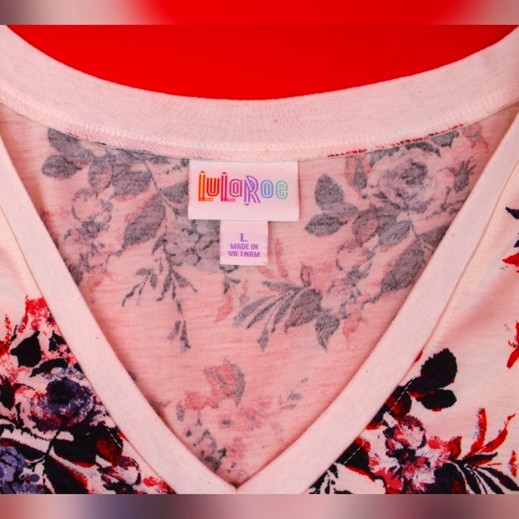 Womens Floral Vneck Tee Creme (L) - Picture 4 of 6